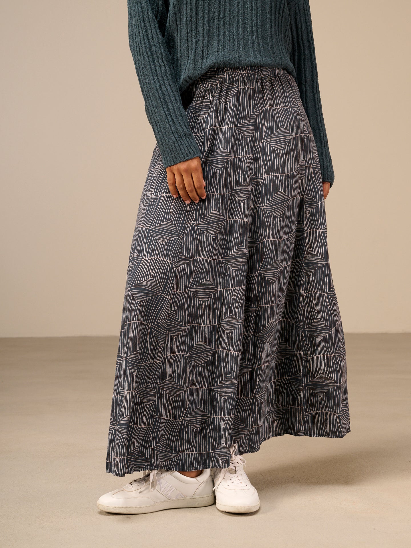 Skirt with elastic waistband