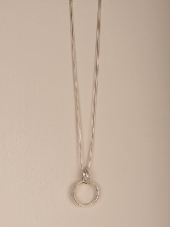 collier avec pendentif
