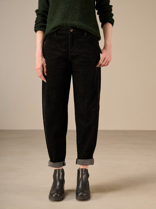 Barrel-leg trousers