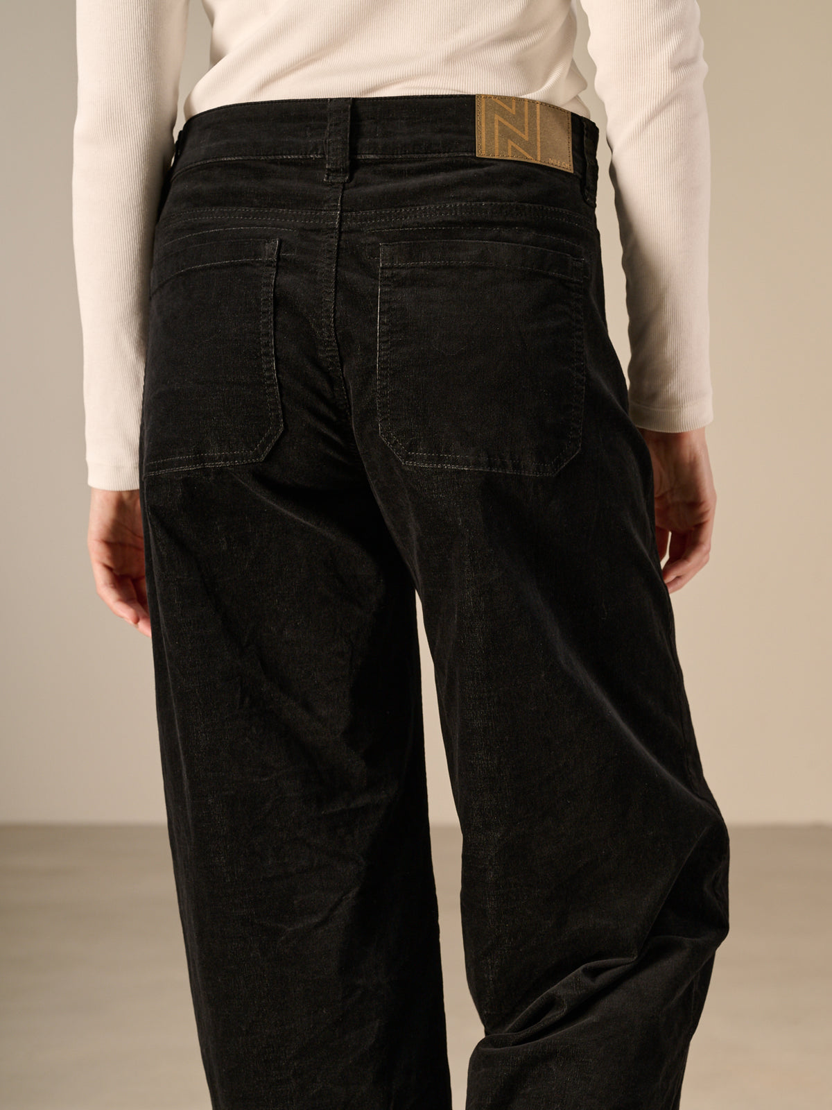 Wide-leg jeans