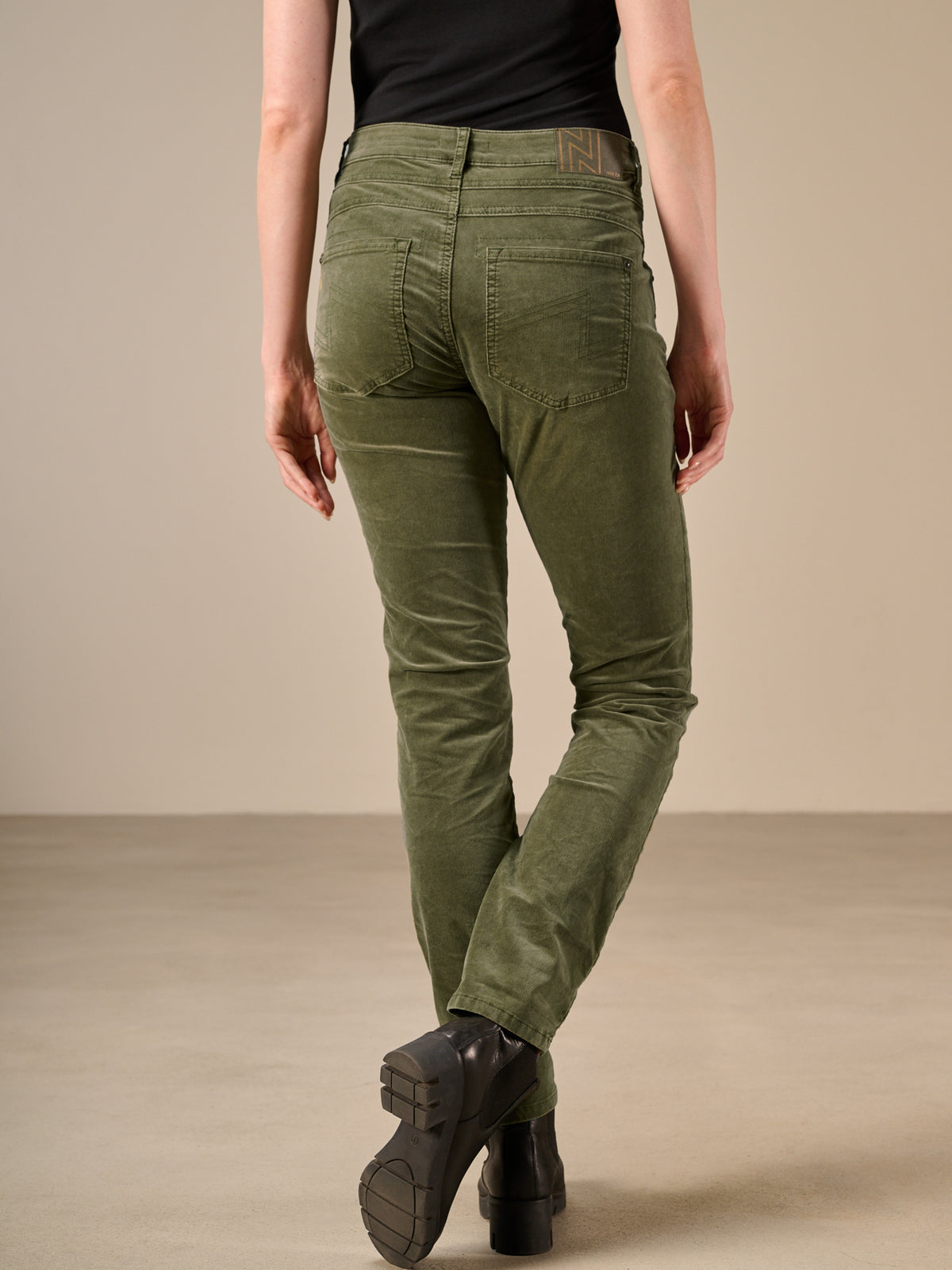 Pantaloni affusolati