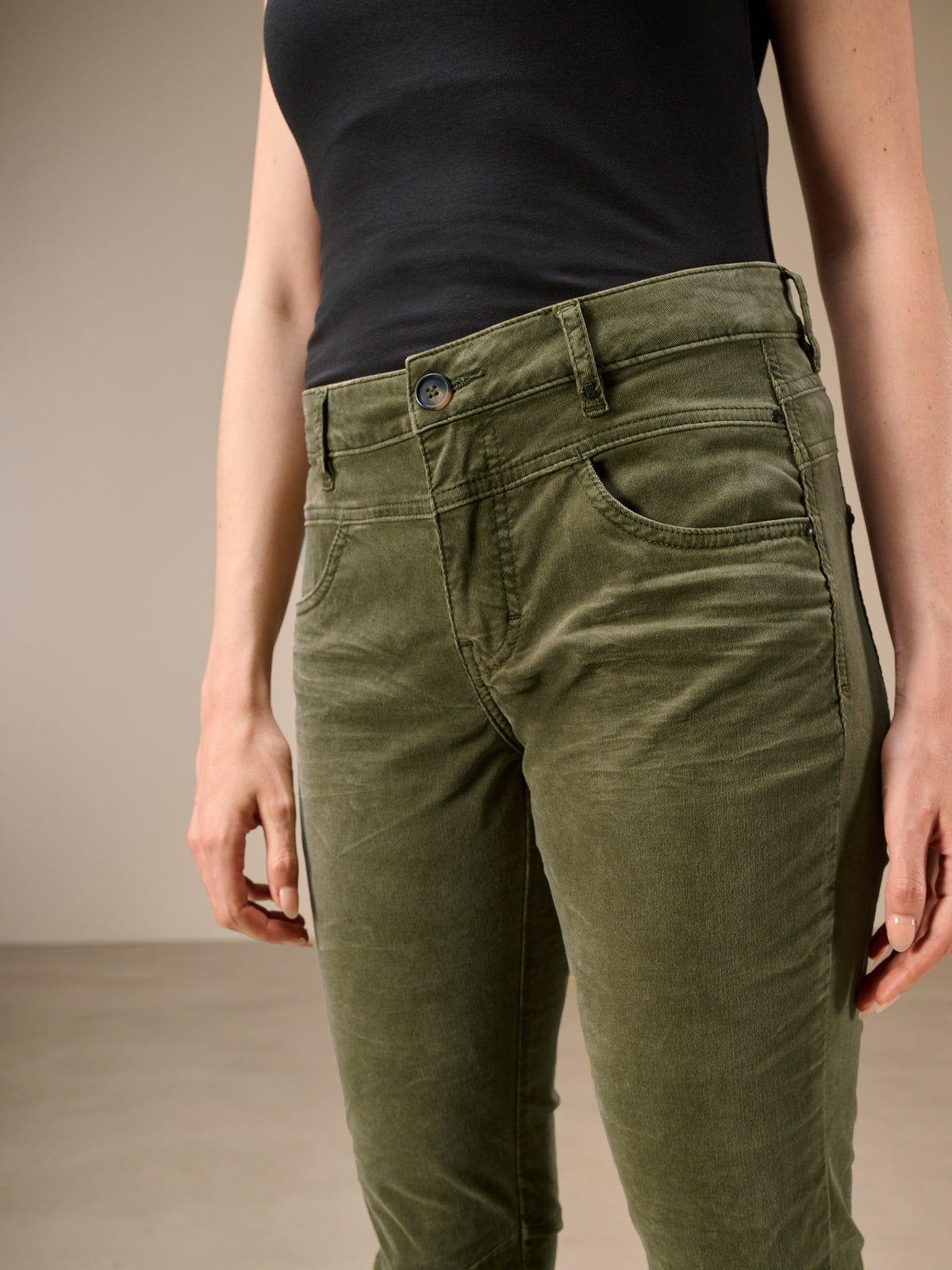 Pantaloni affusolati