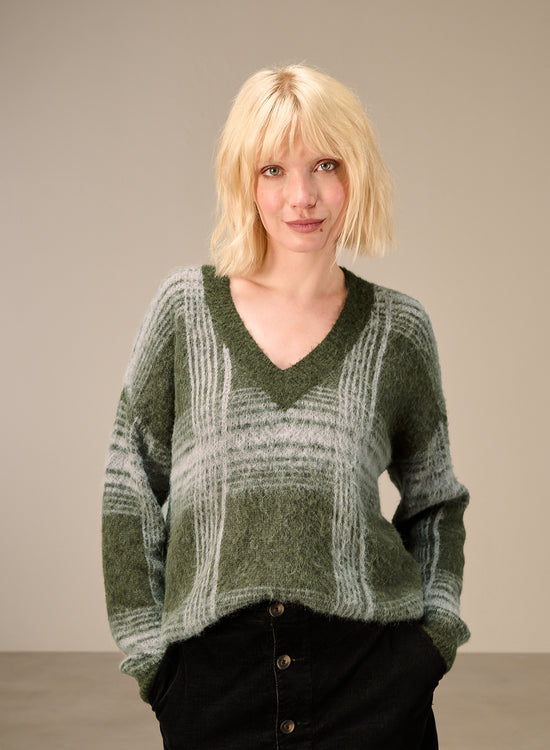 Knitted sweater with wool
