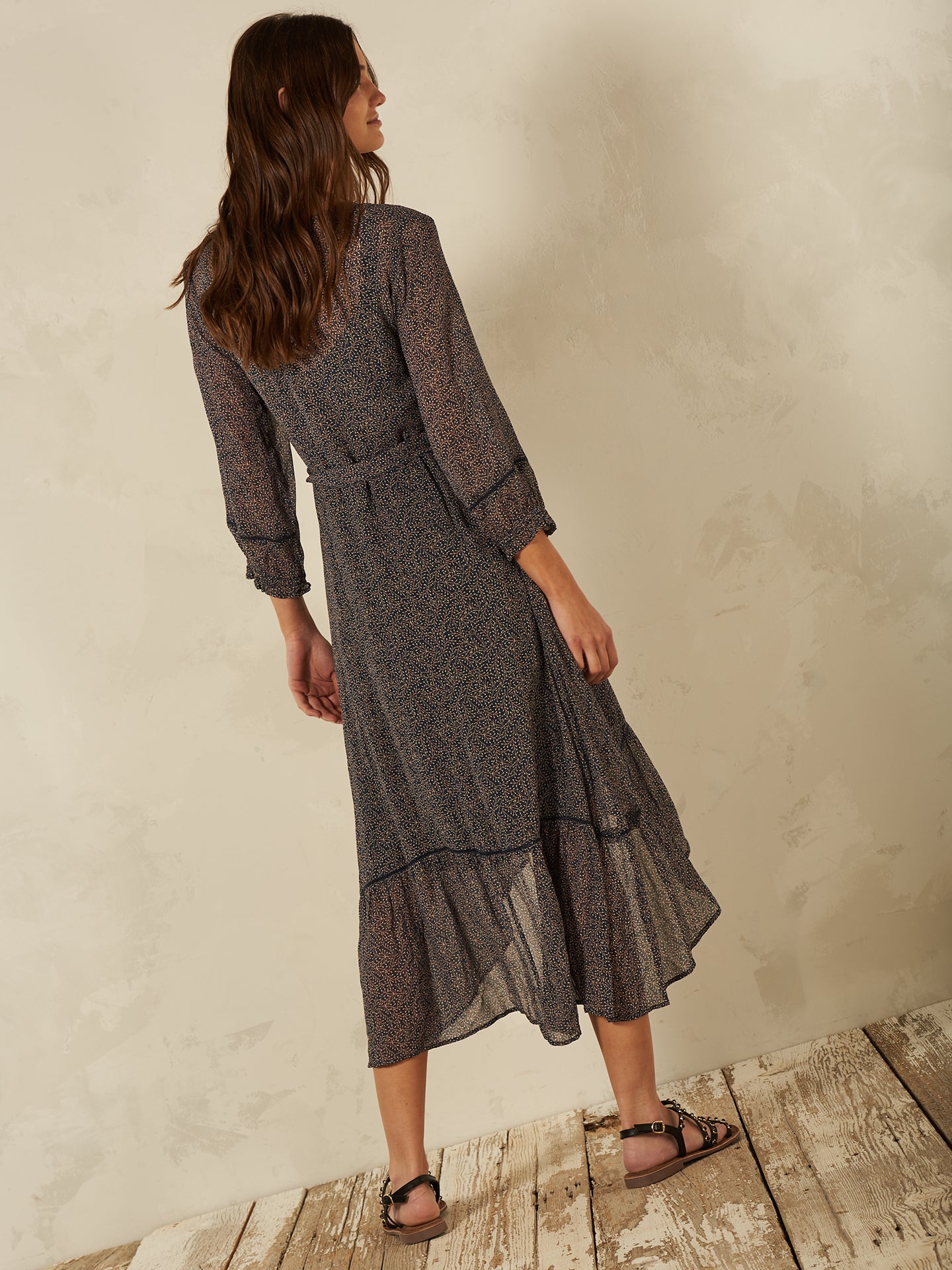 Kleid mit Volant