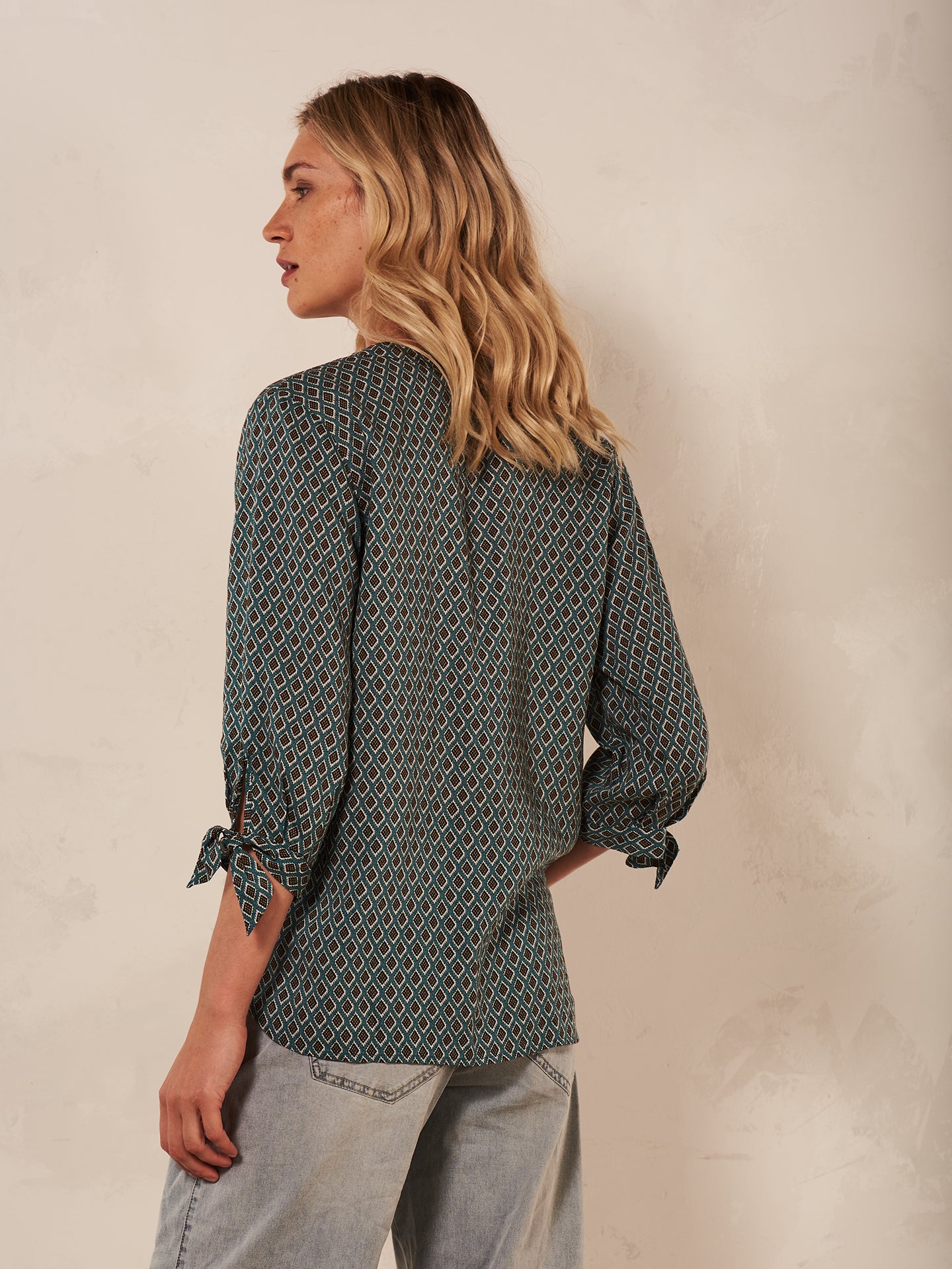 blouse avec col en V