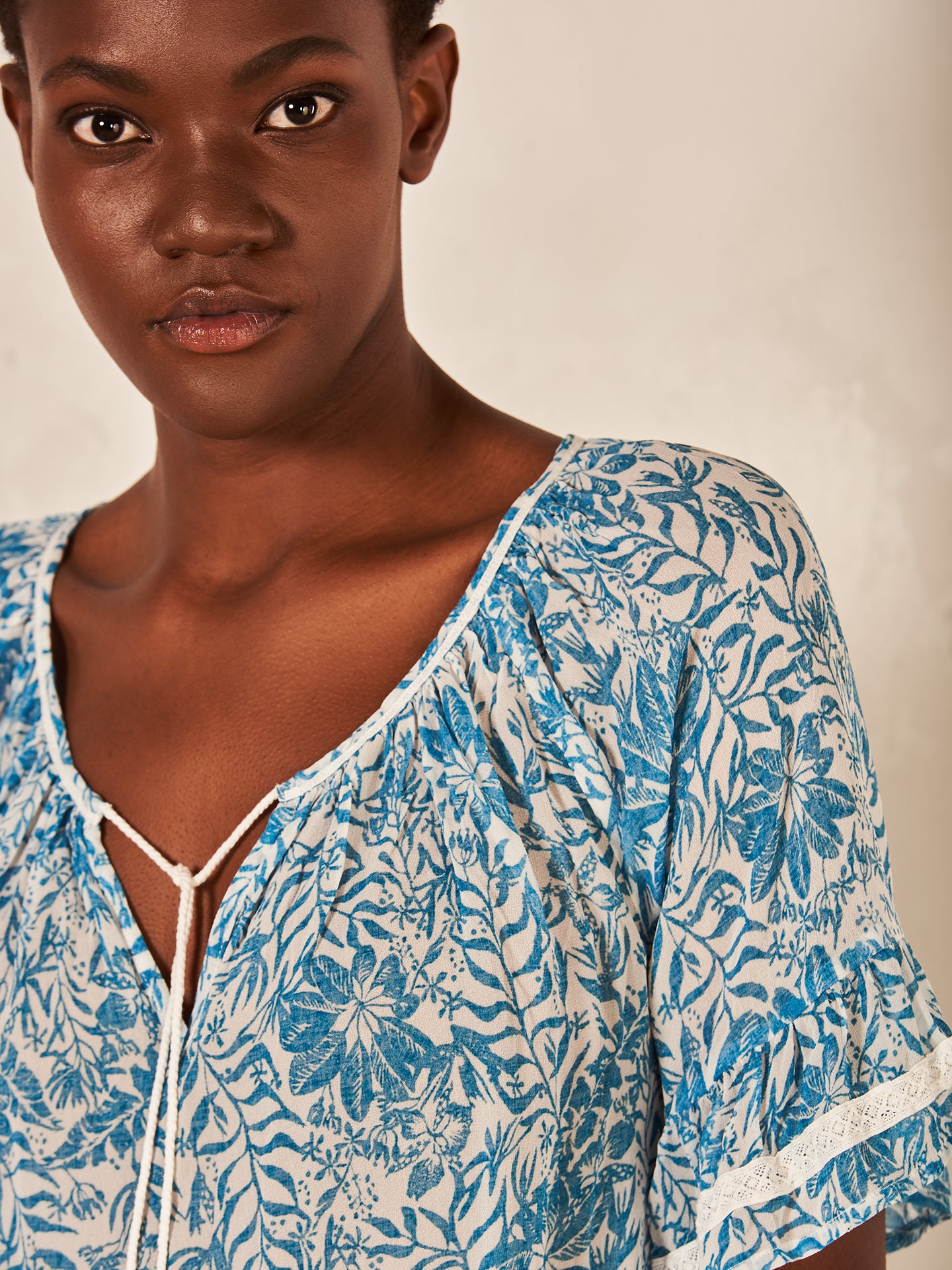 blouse avec détails à volants