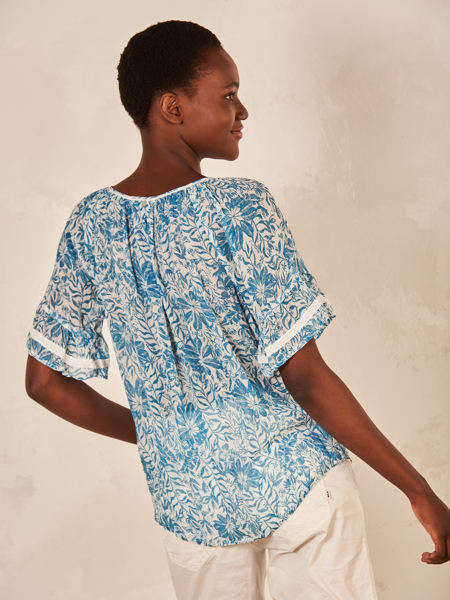 blouse avec détails à volants