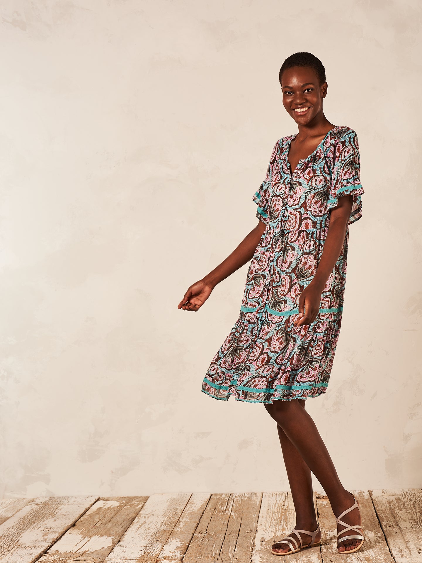 Kleid mit Volant