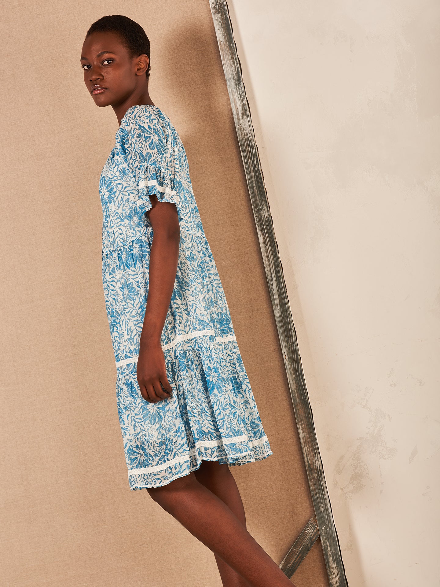 Kleid mit Volant
