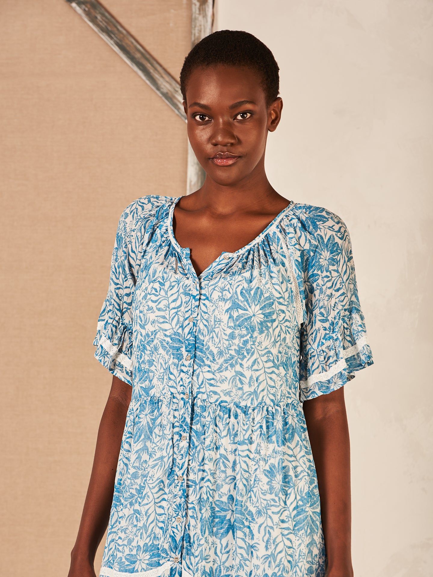 Kleid mit Volant