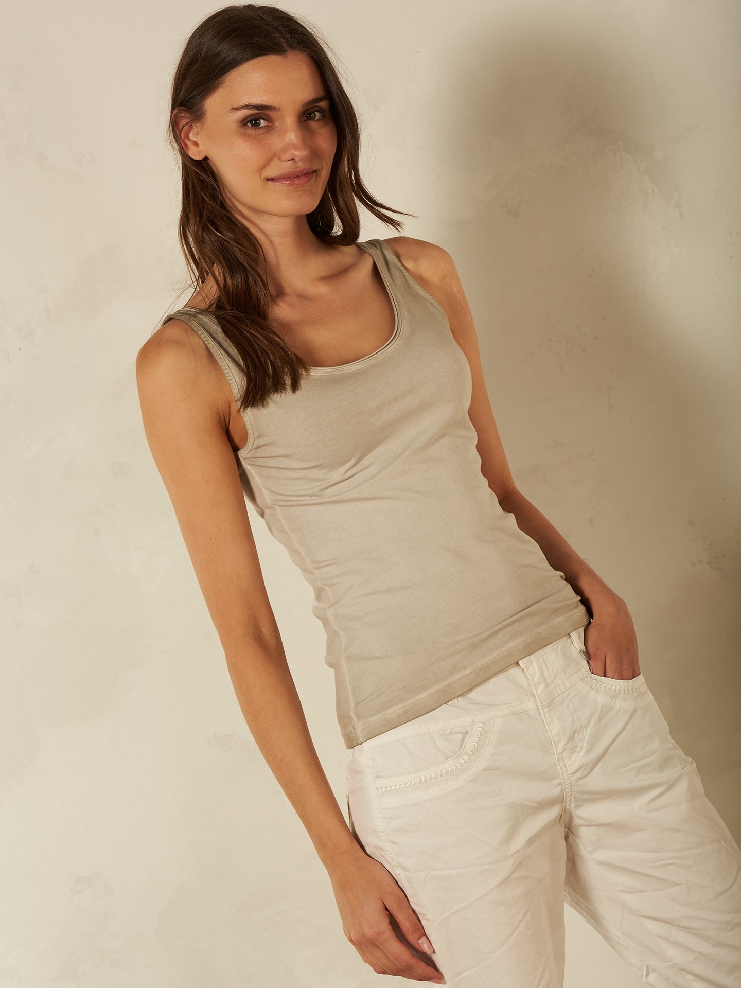 Top con spalline larghe