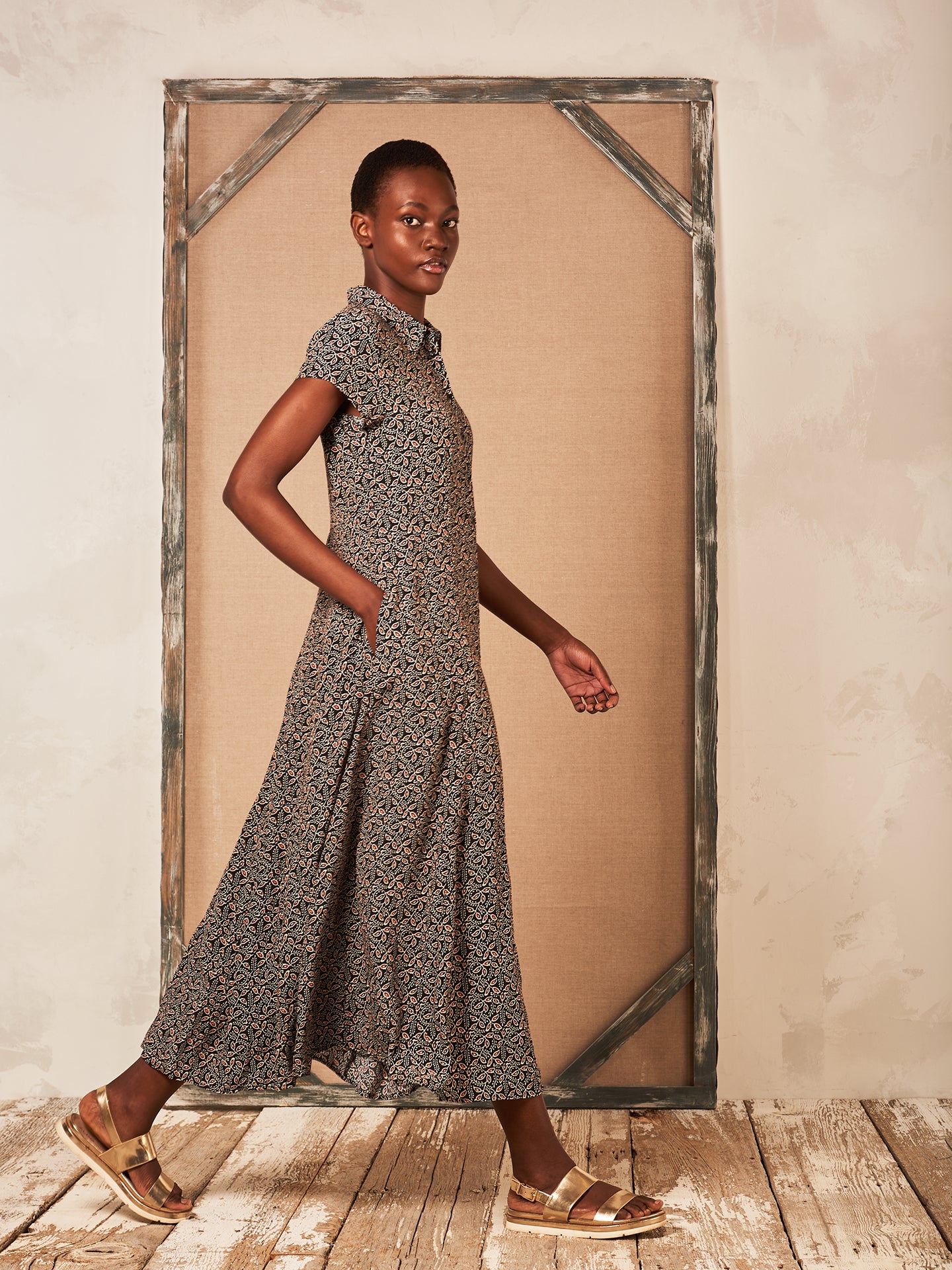 Kleid mit Kragen