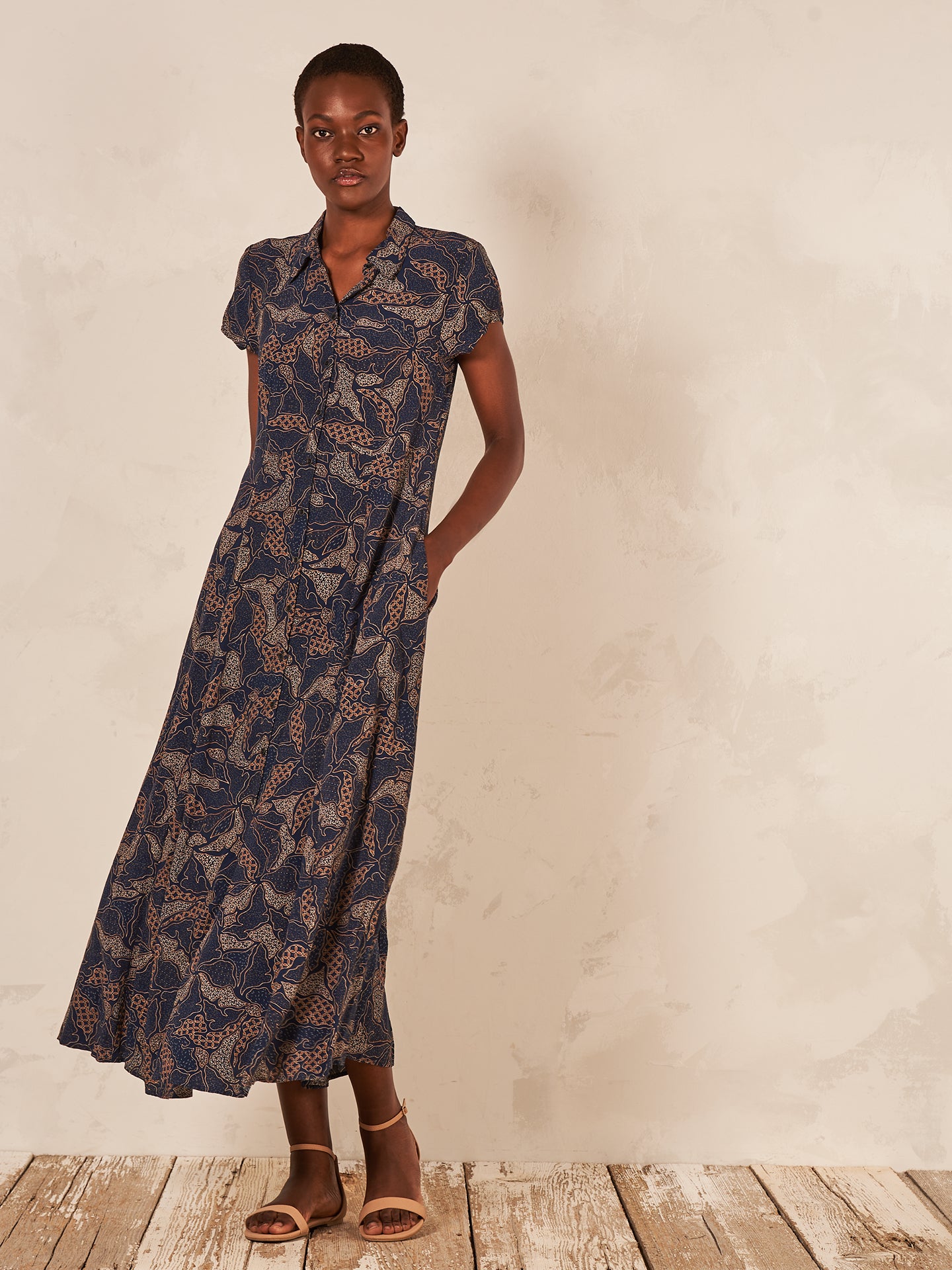 Kleid mit Kragen