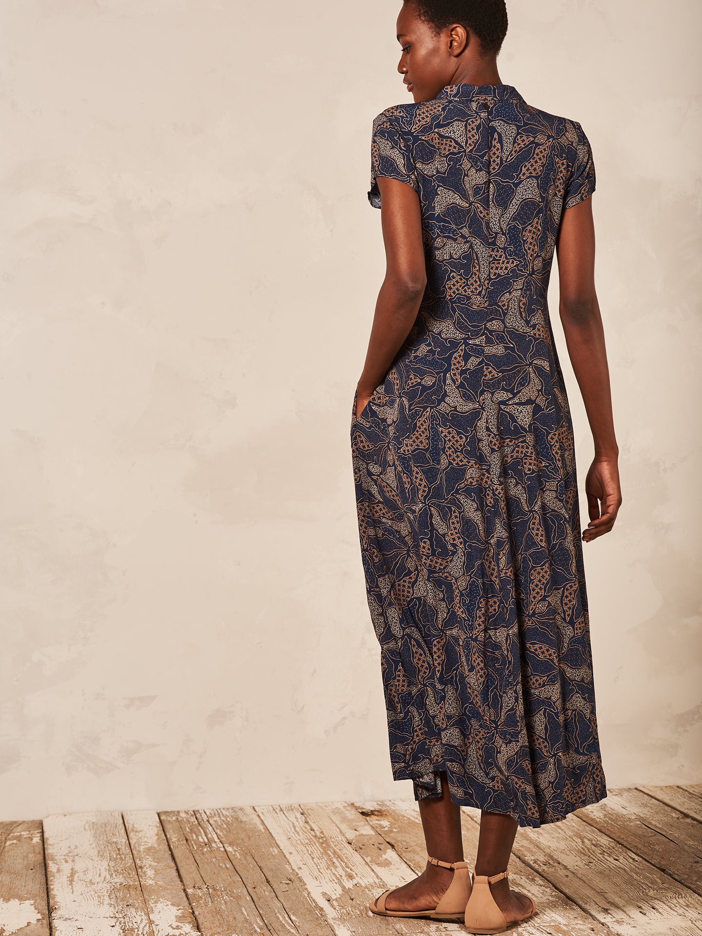 Kleid mit Kragen