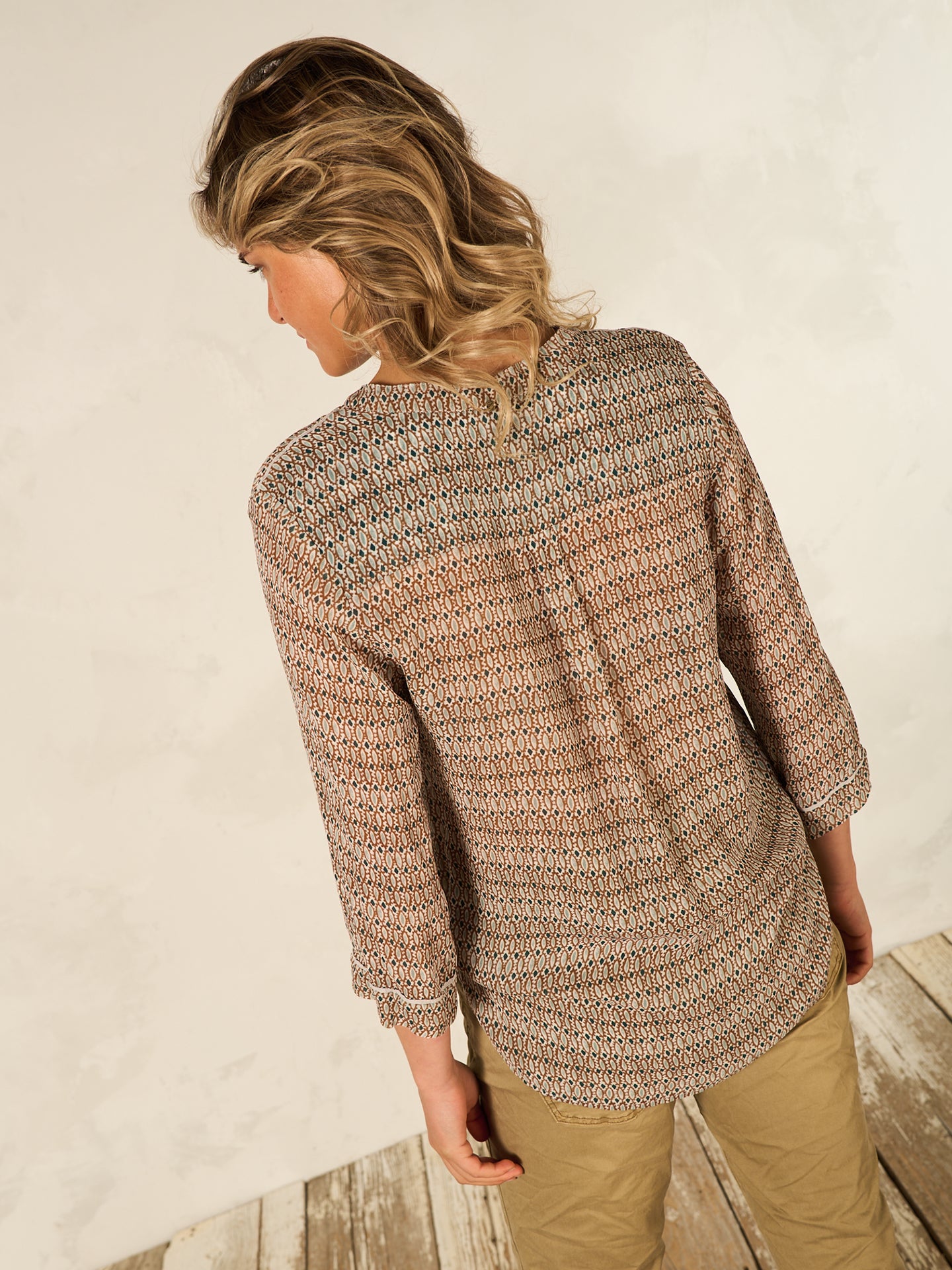 Blusa con abbottonatura