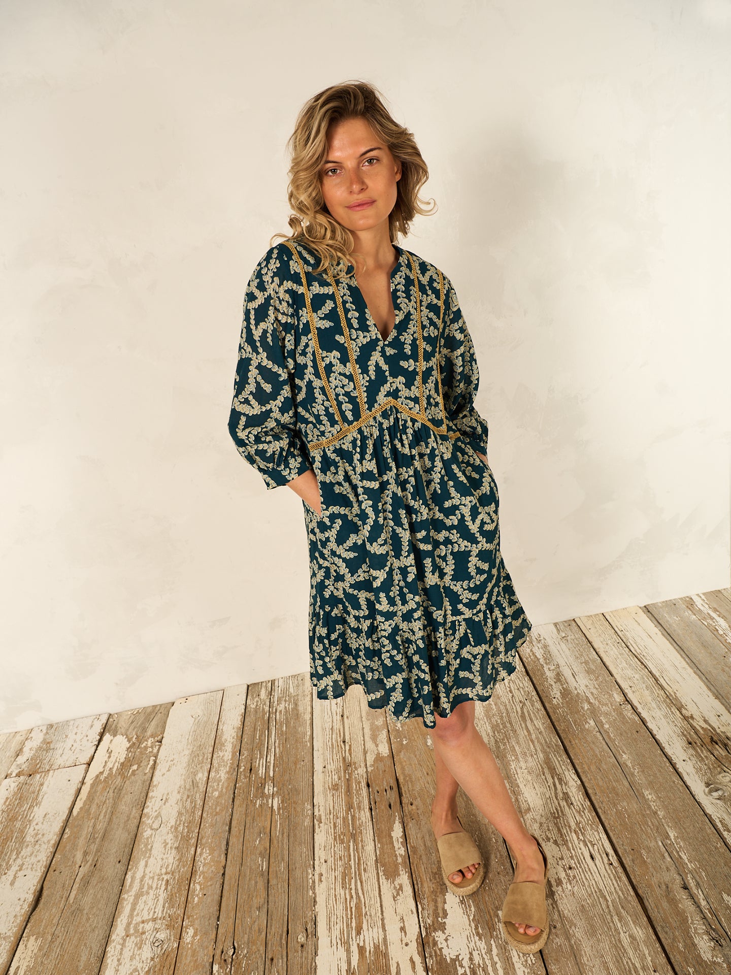 Kleid mit Volant