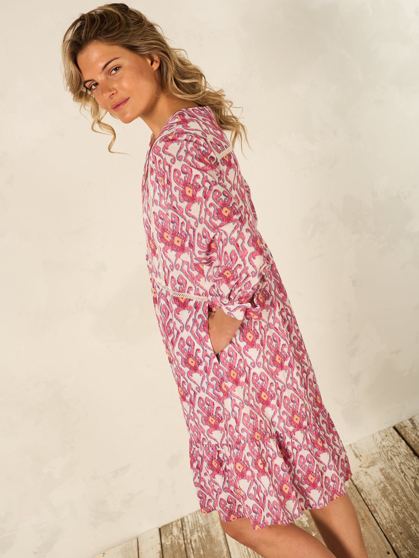 Kleid mit Volant
