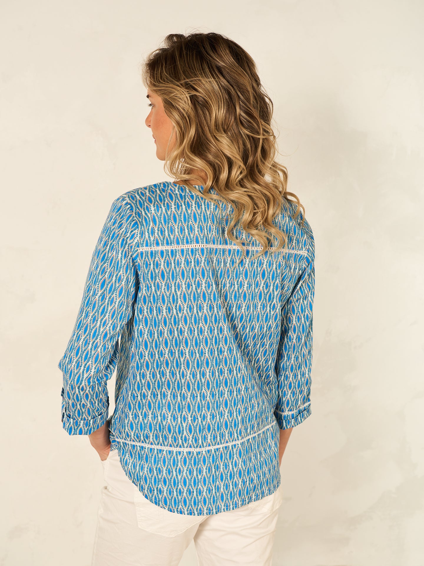 blouse avec col en V