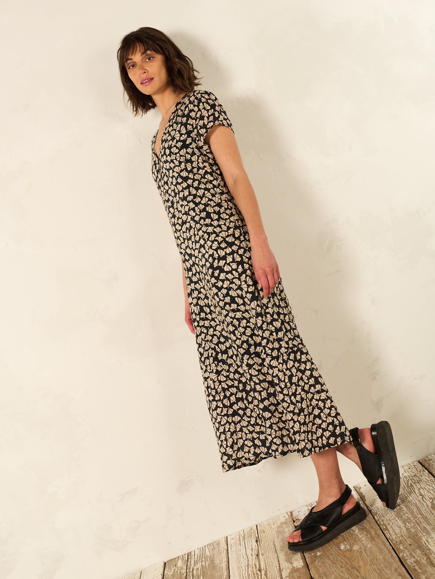 Kleid mit V-Ausschnitt