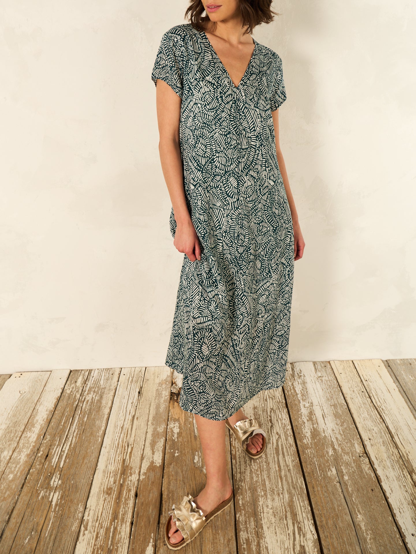 Kleid mit V-Ausschnitt