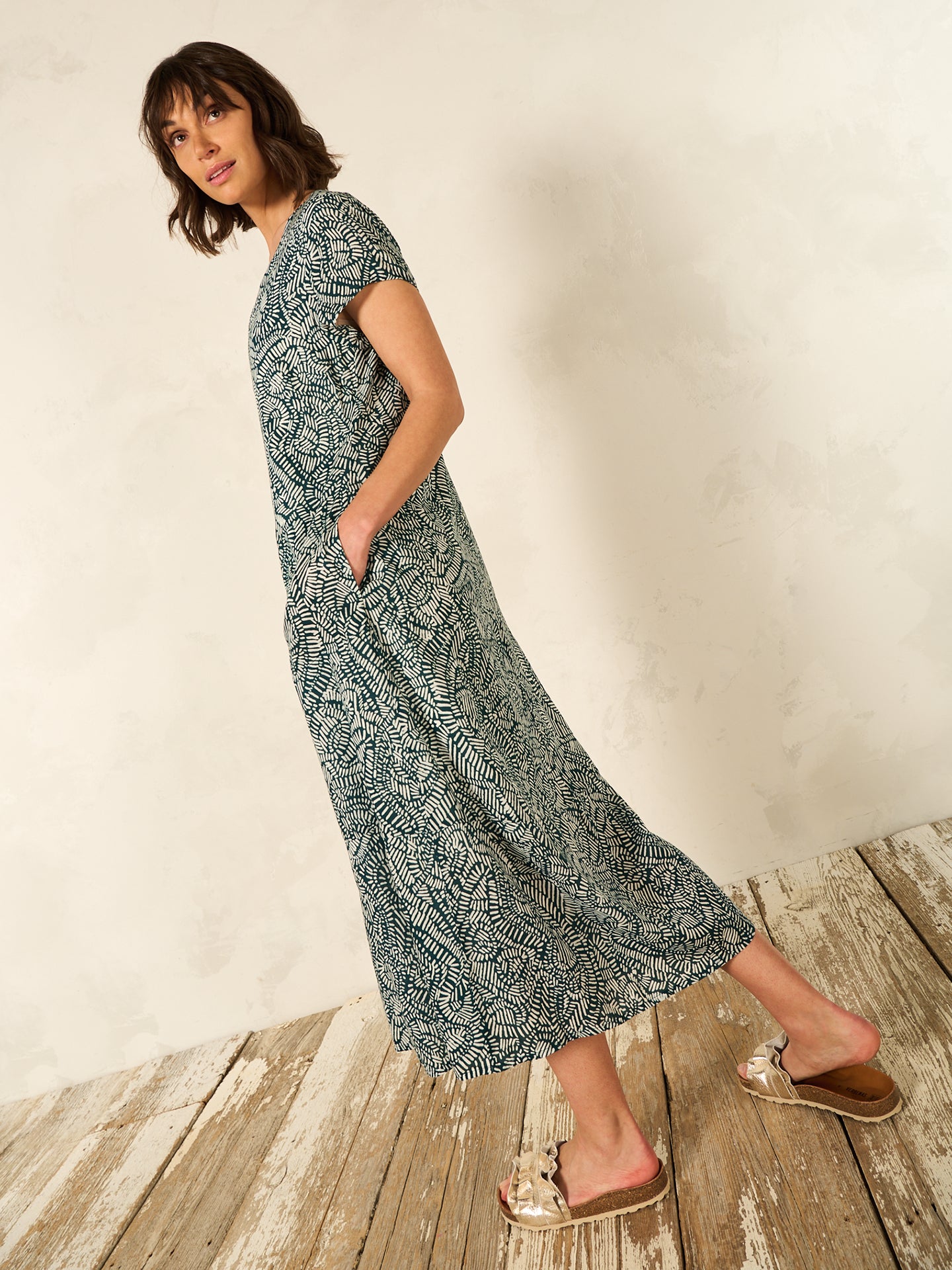 Kleid mit V-Ausschnitt