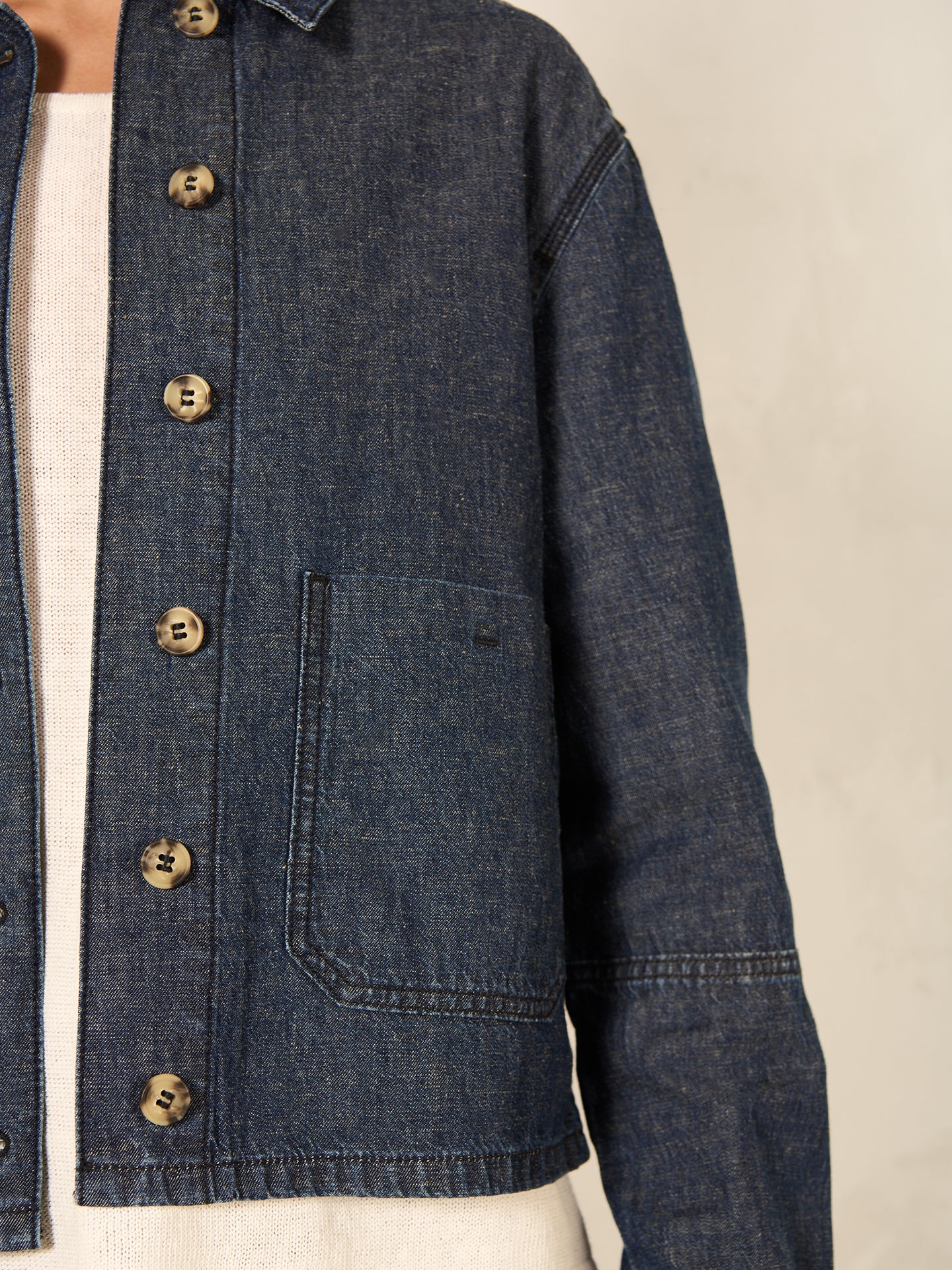 Jacket with collar