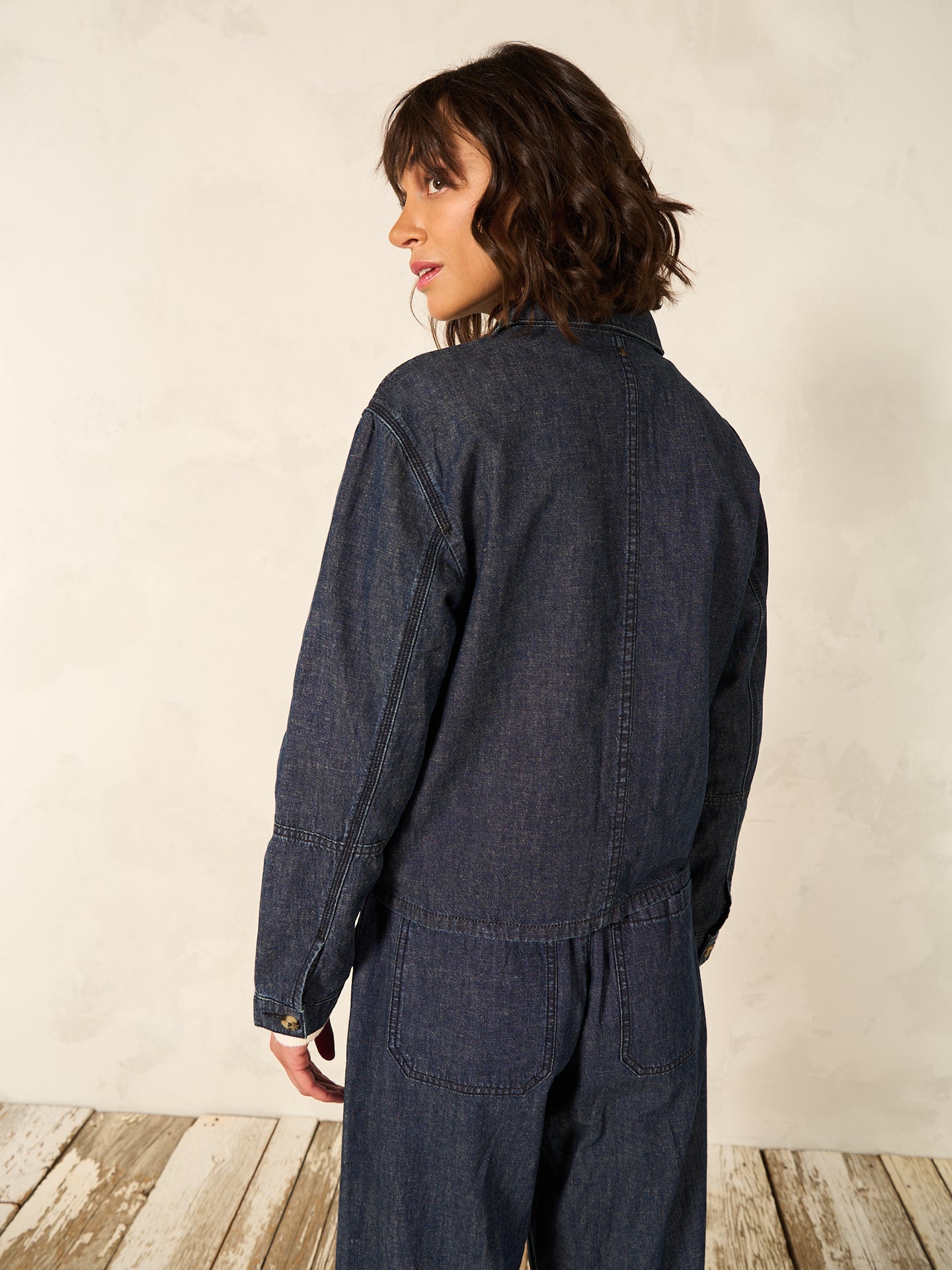 Jacket with collar