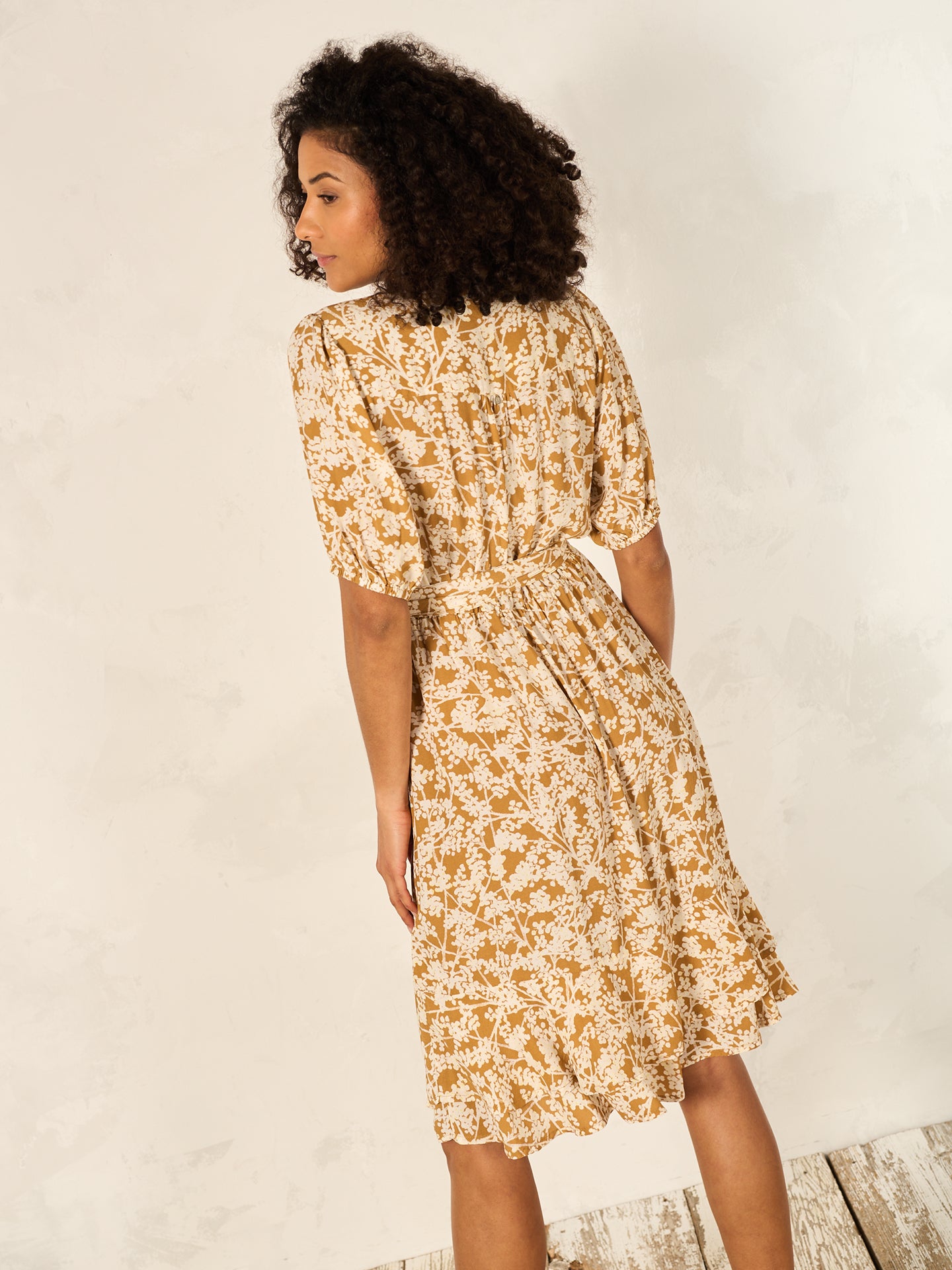 Kleid mit Volant
