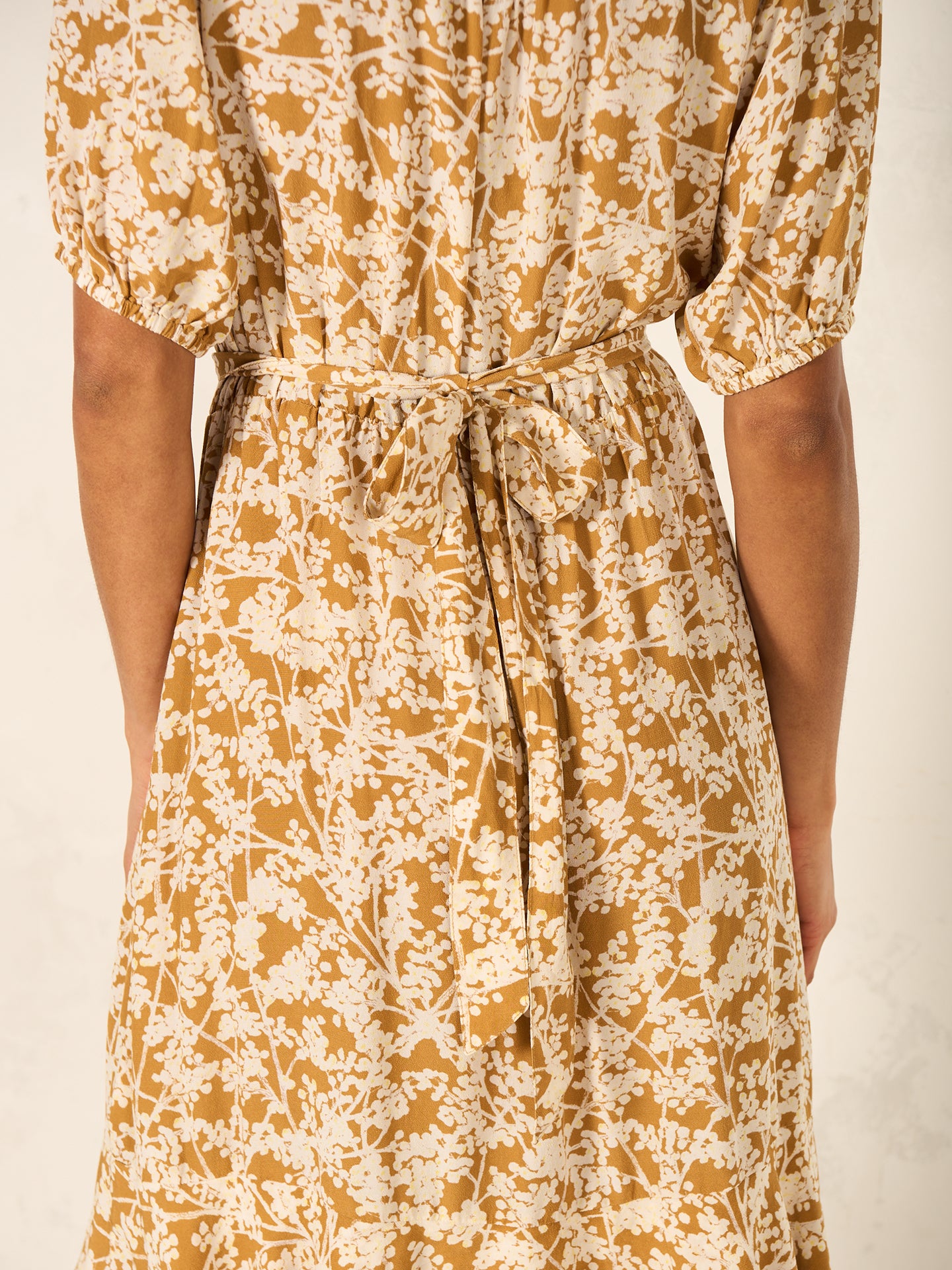 Kleid mit Volant