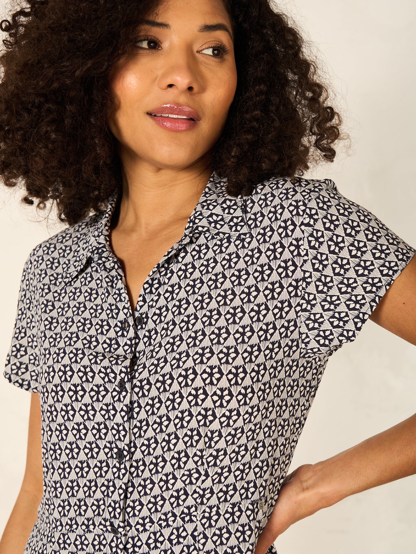 Kleid mit Kragen
