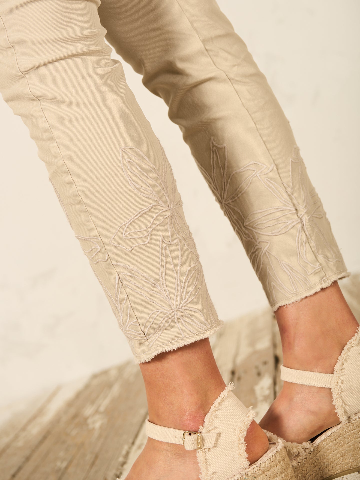 pantalon brodé