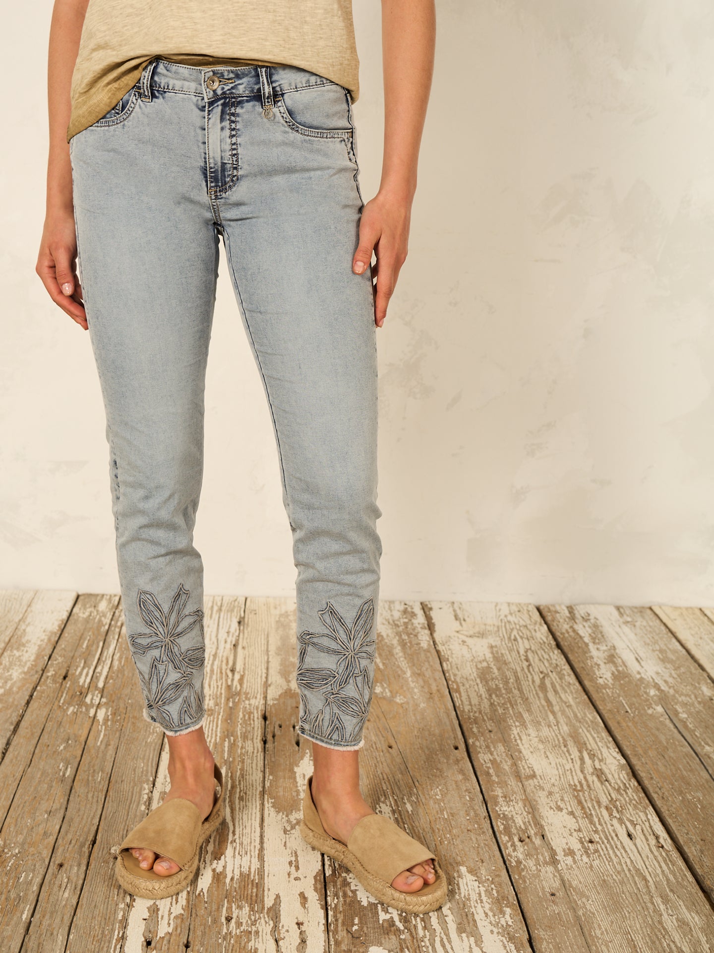 pantalon brodé