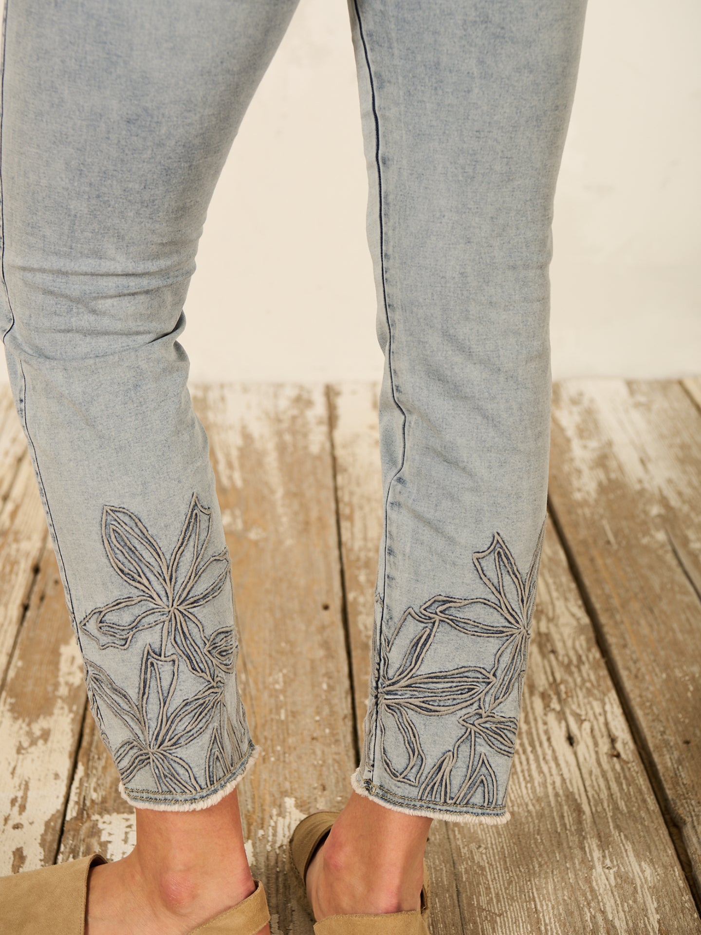pantalon brodé