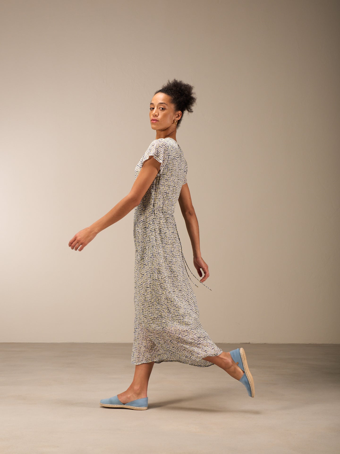 Kleid mit V-Ausschnitt