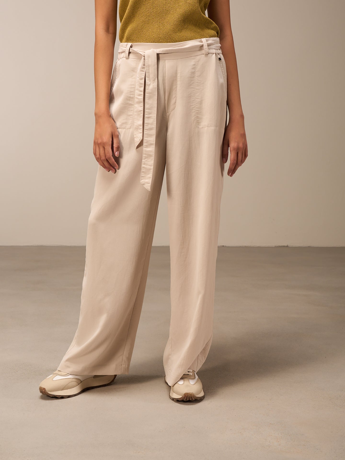 Pantaloni con cintura