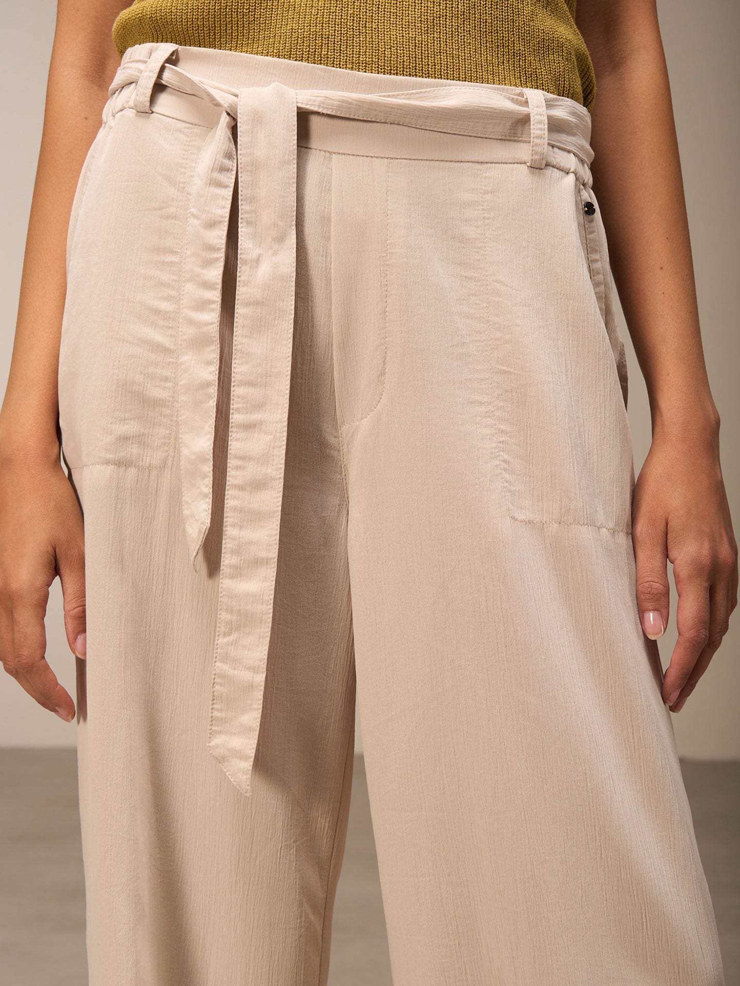 Pantaloni con cintura