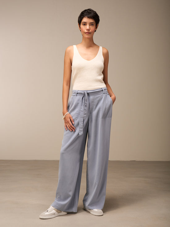 Pants with belt