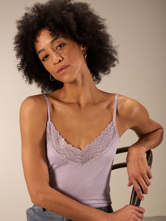 Top con spalline e finiture in pizzo