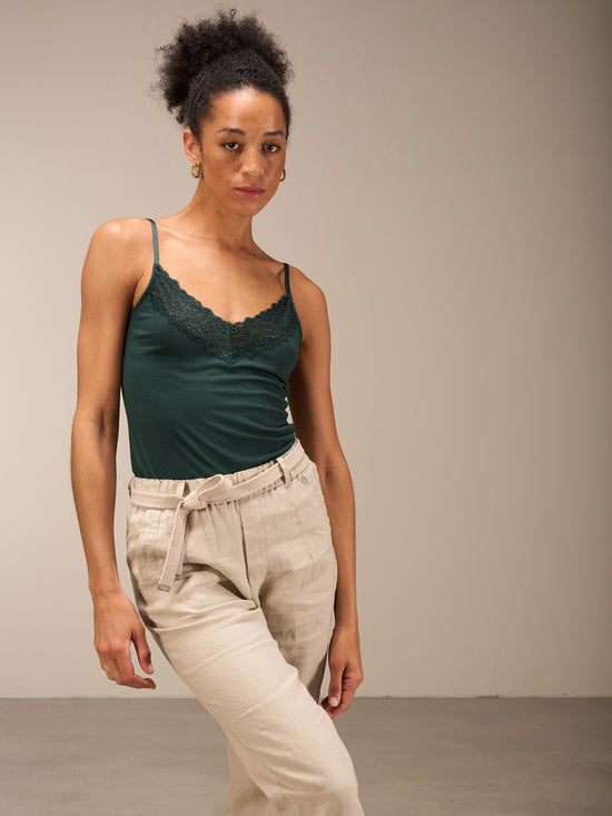 Top con spalline e finiture in pizzo