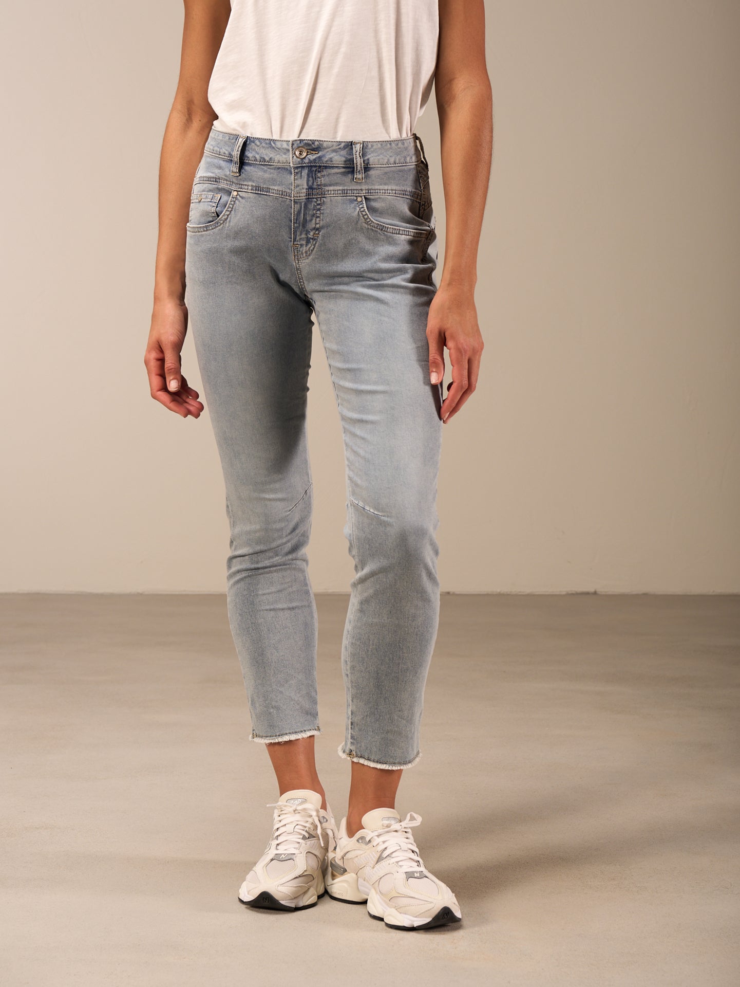 Tapered jeans