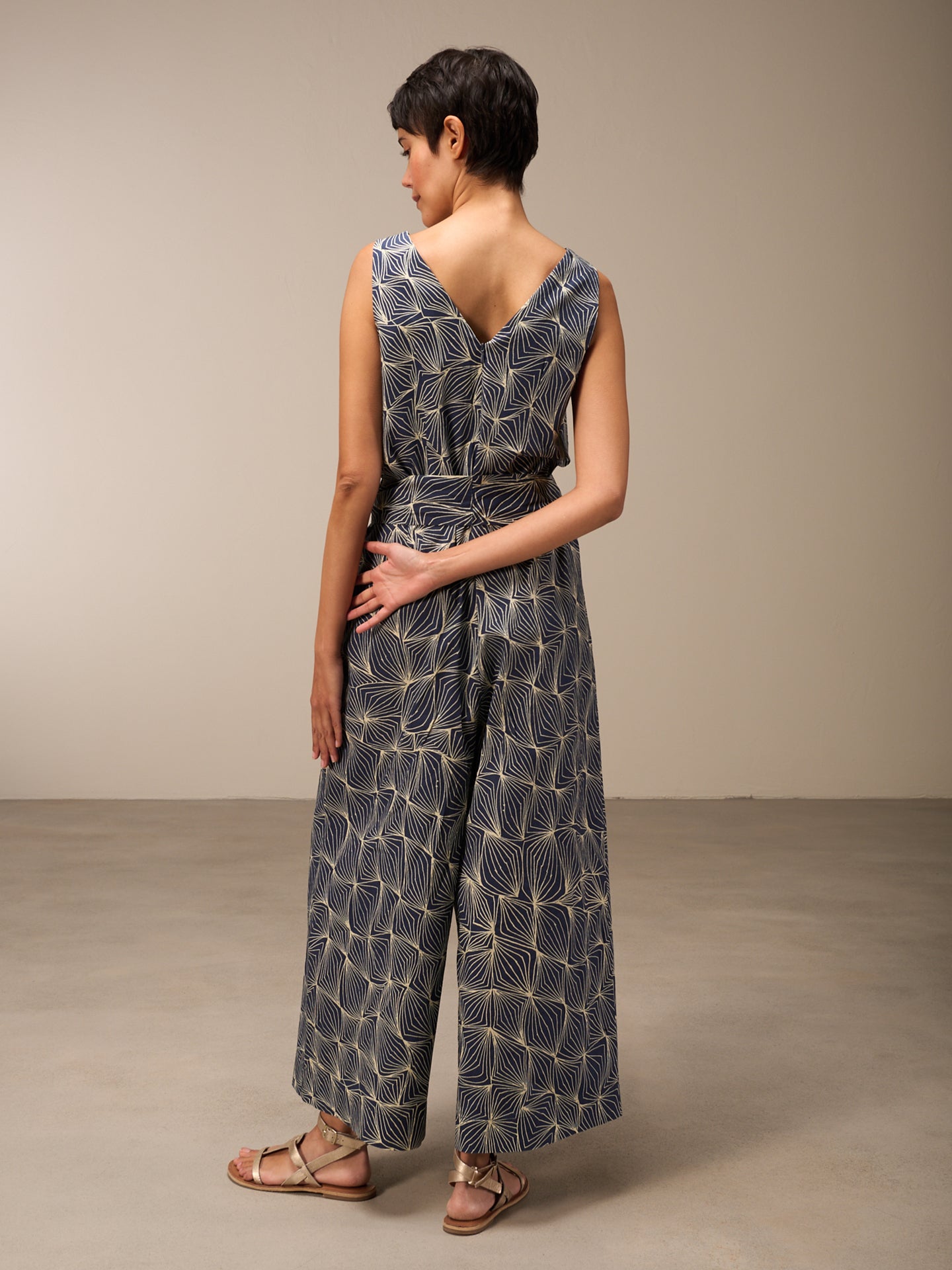 Tuta jumpsuit con cintura