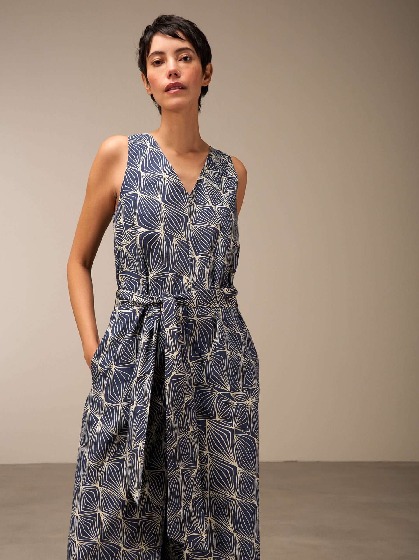 Tuta jumpsuit con cintura