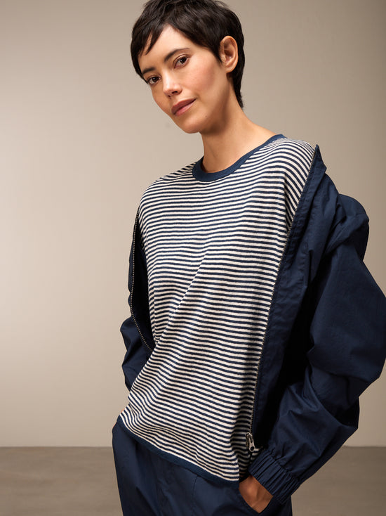 Round-neck sweater vest