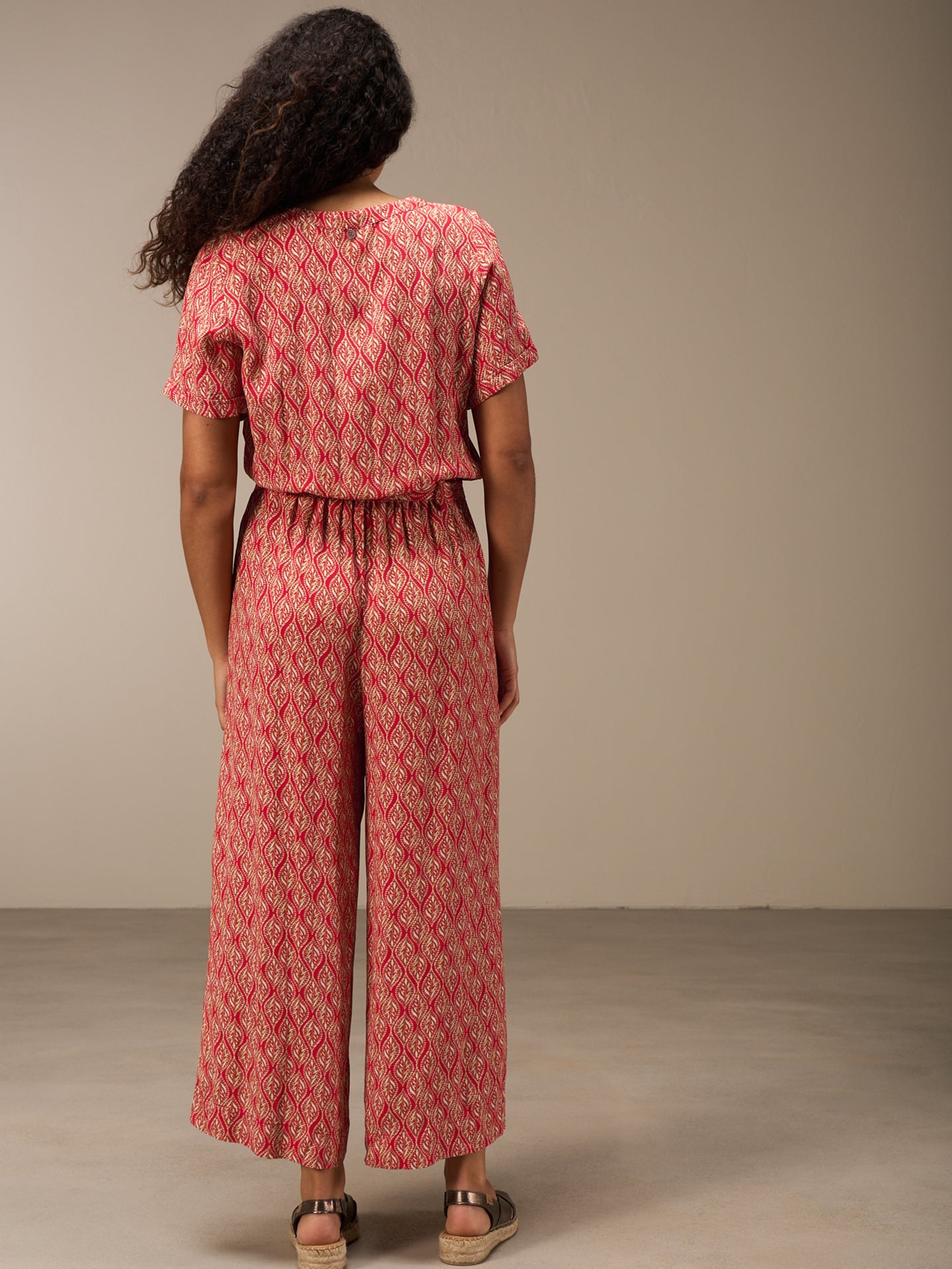 Jumpsuit mit V-Ausschnitt