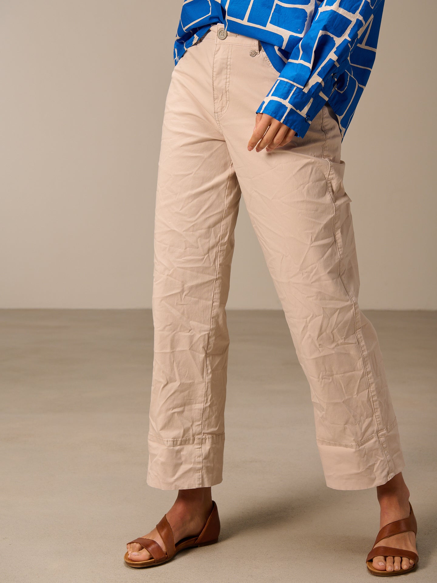 Straight-leg trousers