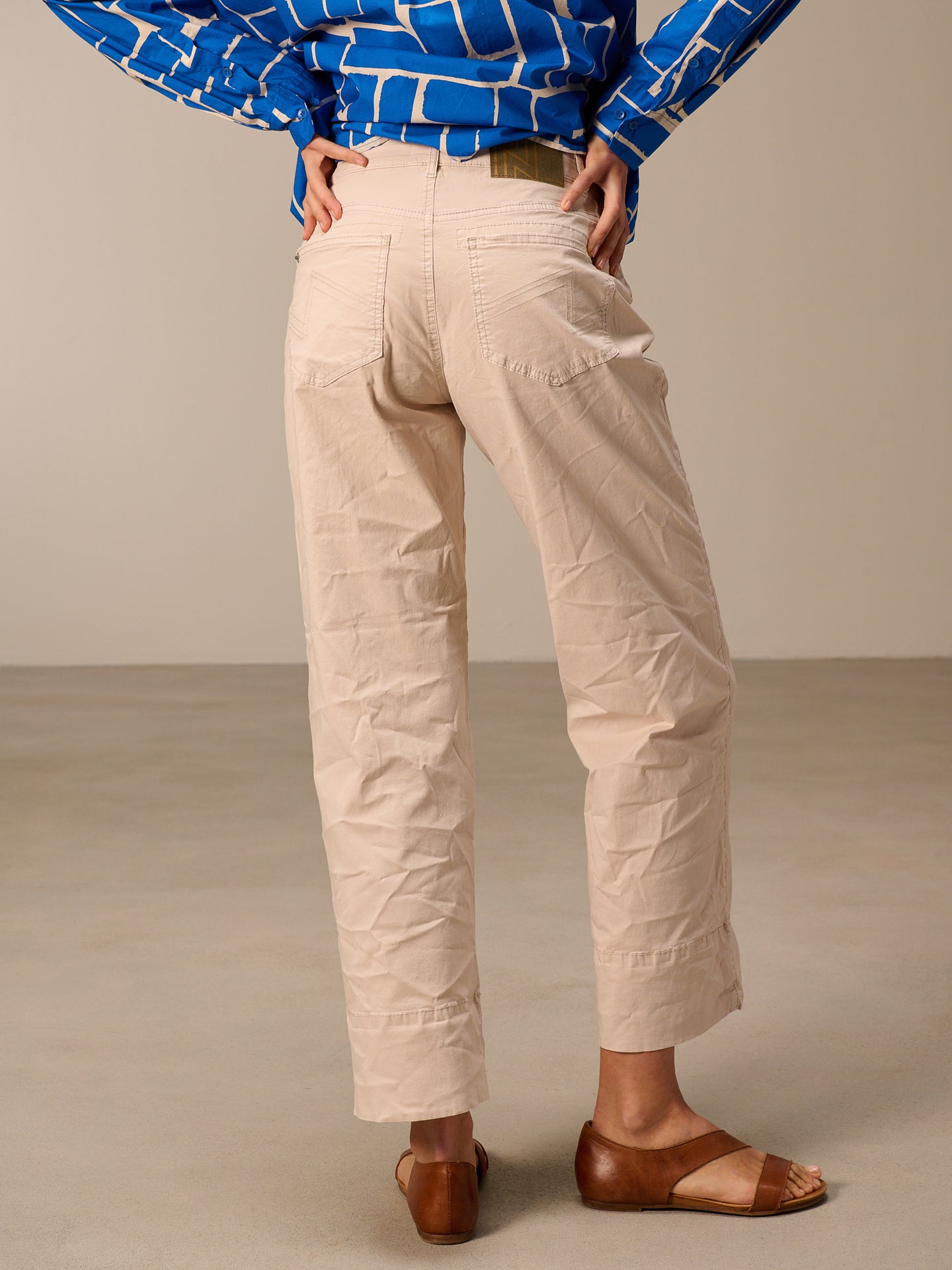 Straight-leg trousers