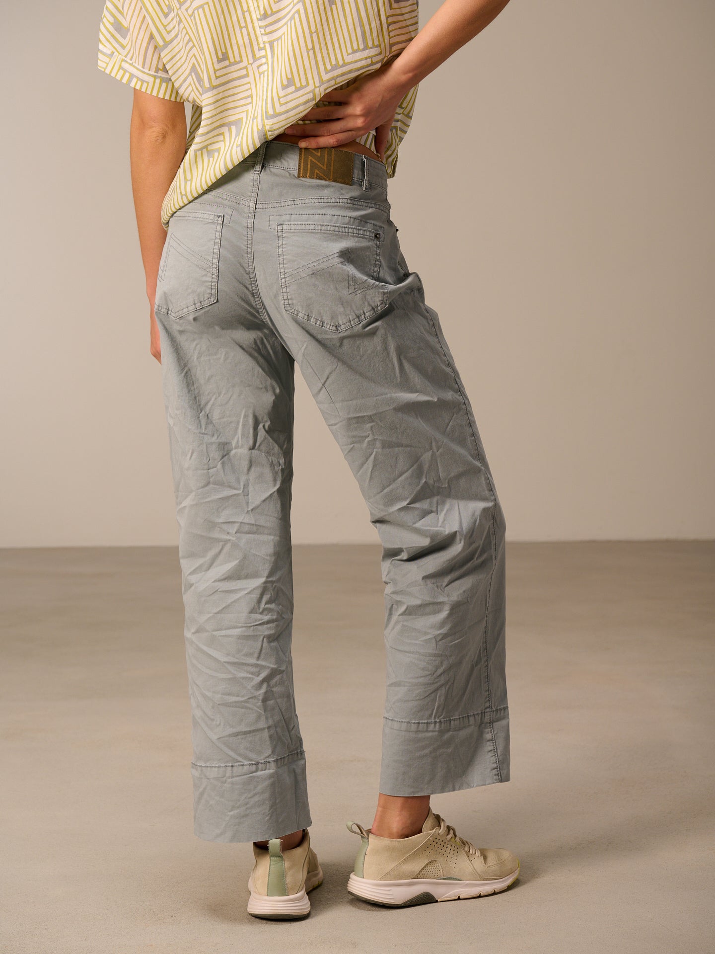 Straight-leg trousers