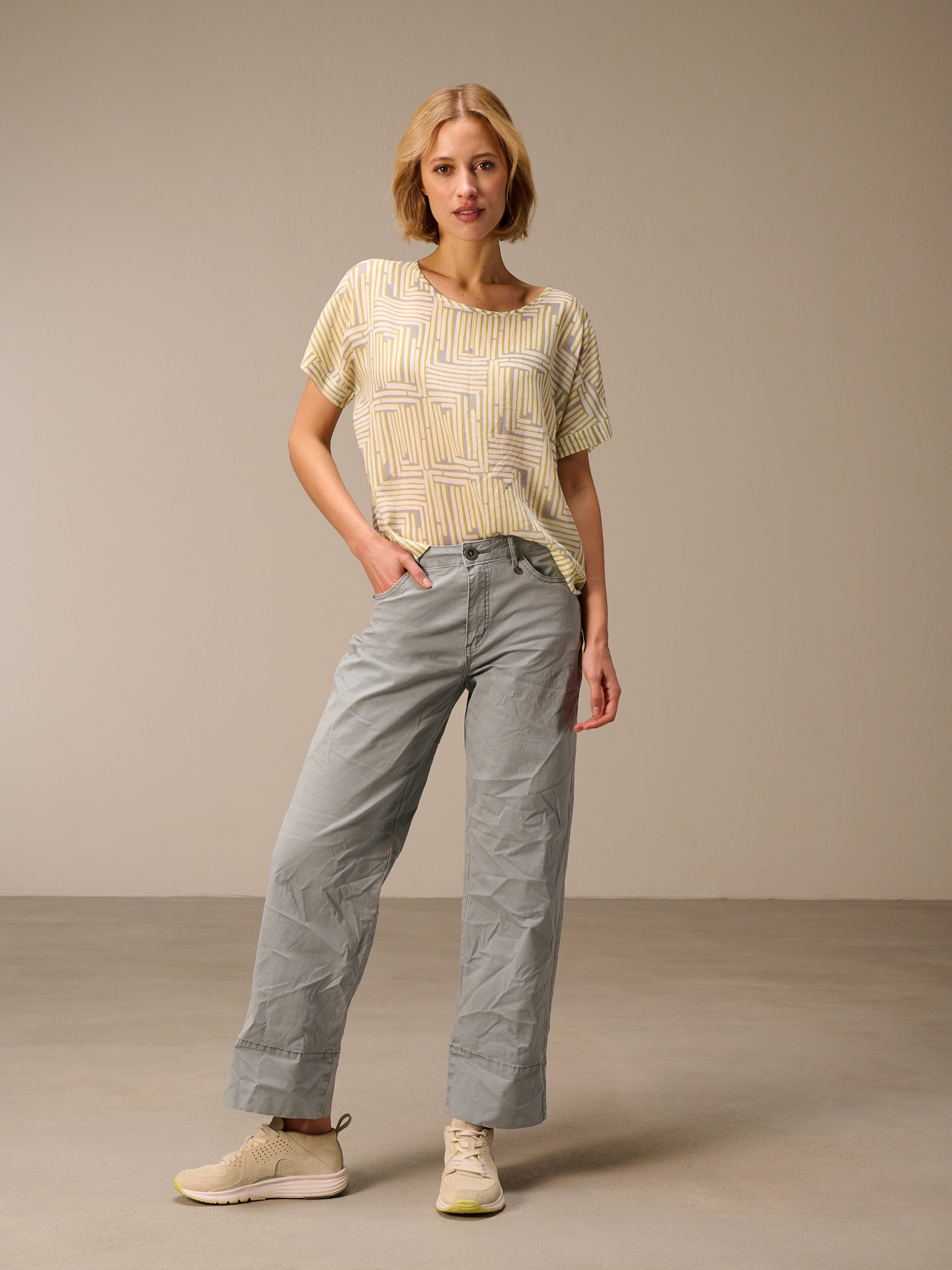 Straight-leg trousers