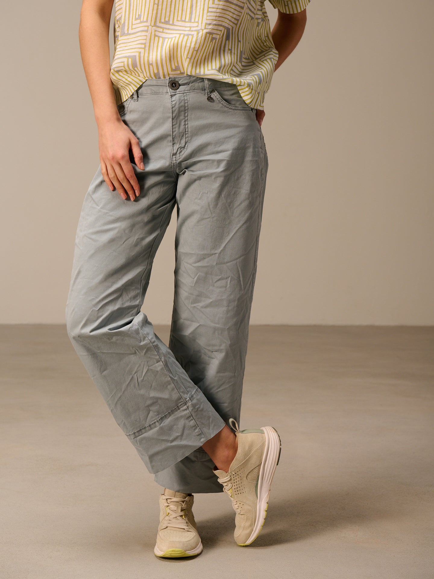 Straight-leg trousers