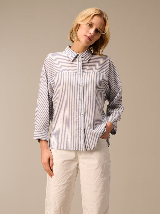 3/4-sleeved blouse